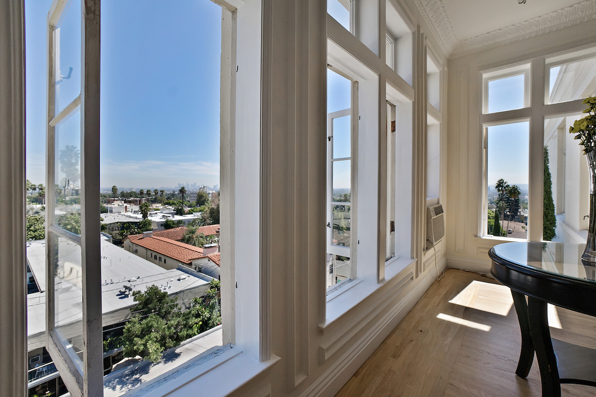 Savoy Plaza Apartments in West Hollywood