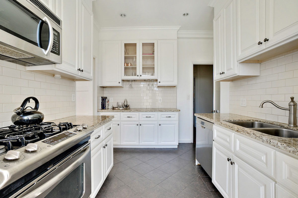 Savoy Plaza Apartments in West Hollywood