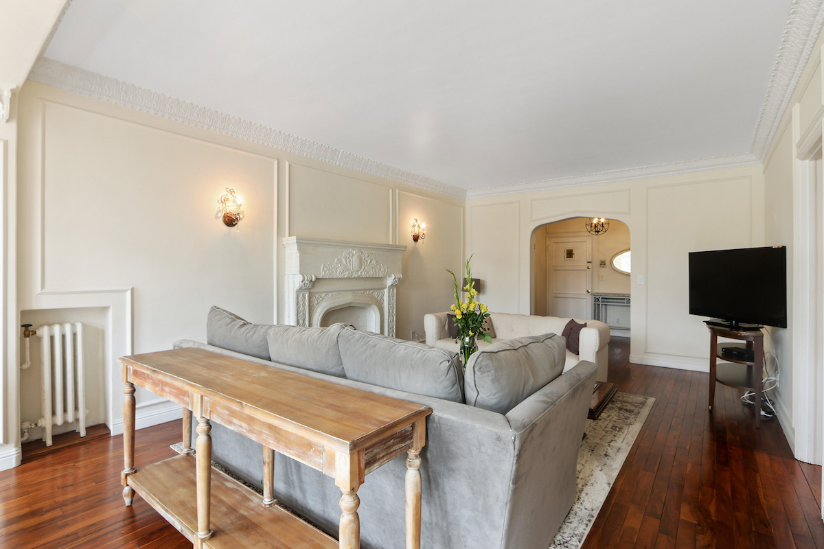 Savoy Plaza Apartments in West Hollywood